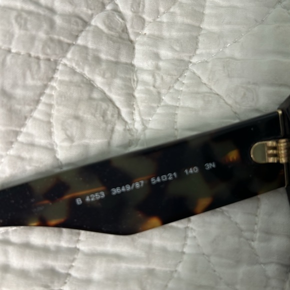 Burberry Sun glasses - Picture 4 of 5